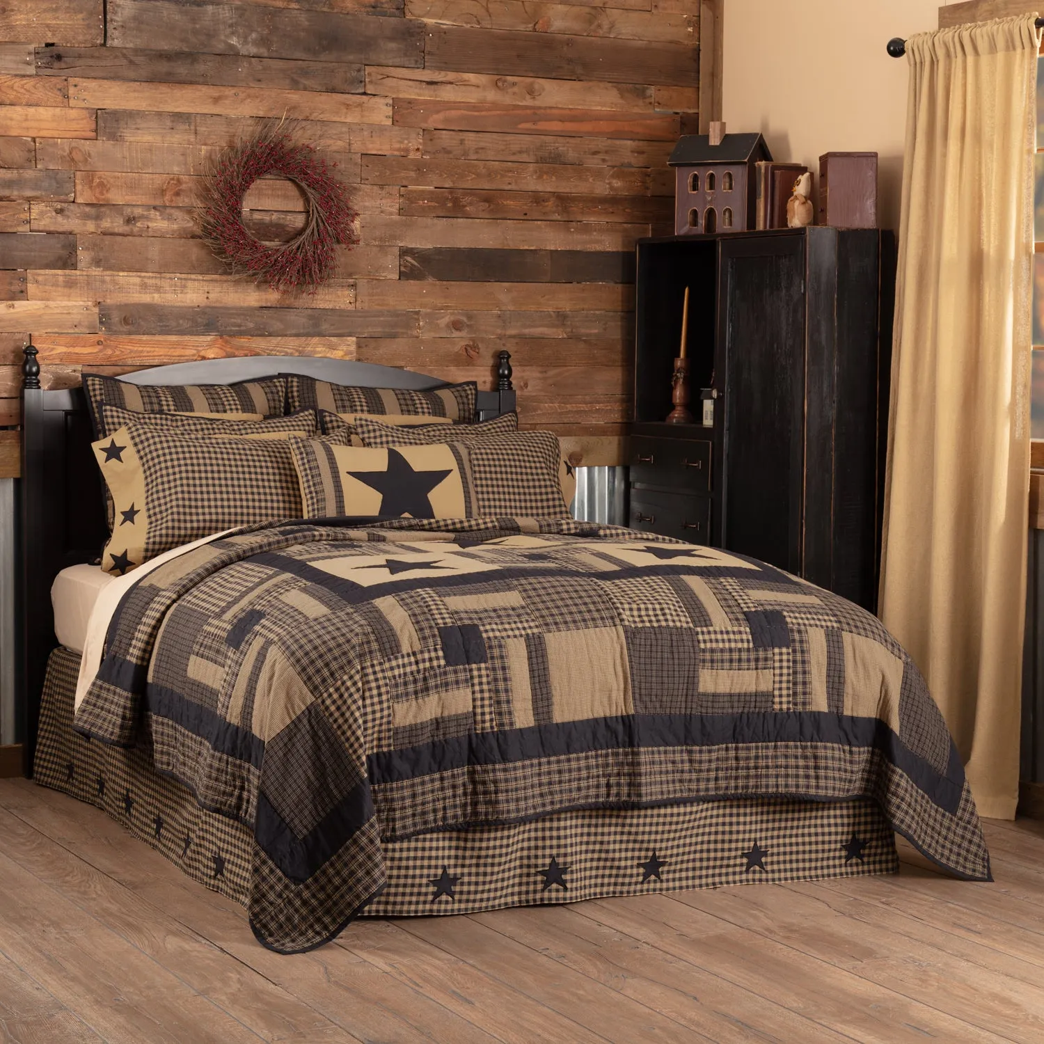 Black Check Star King Quilt 105Wx95L