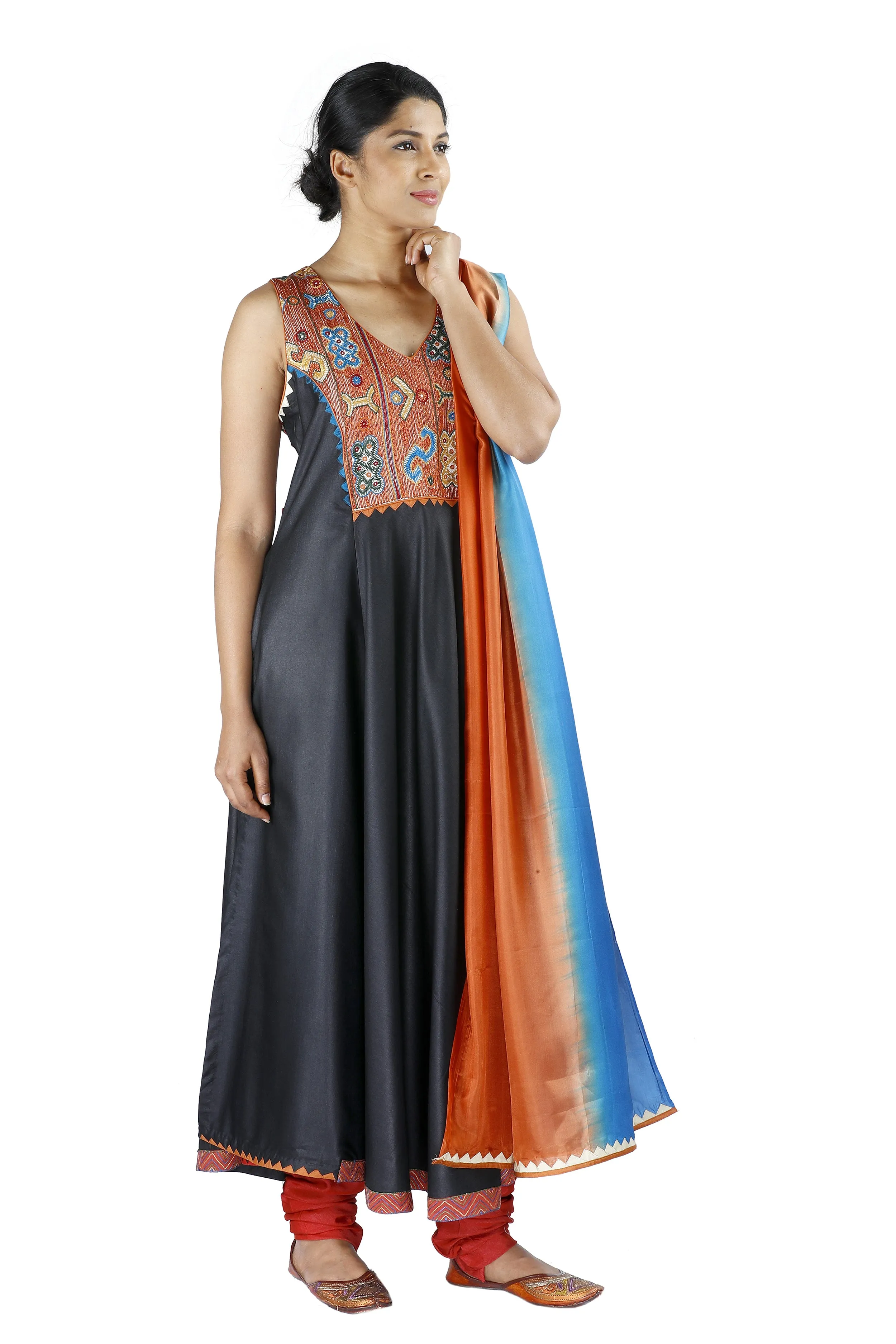 Black Sleeveless Silk Salwar