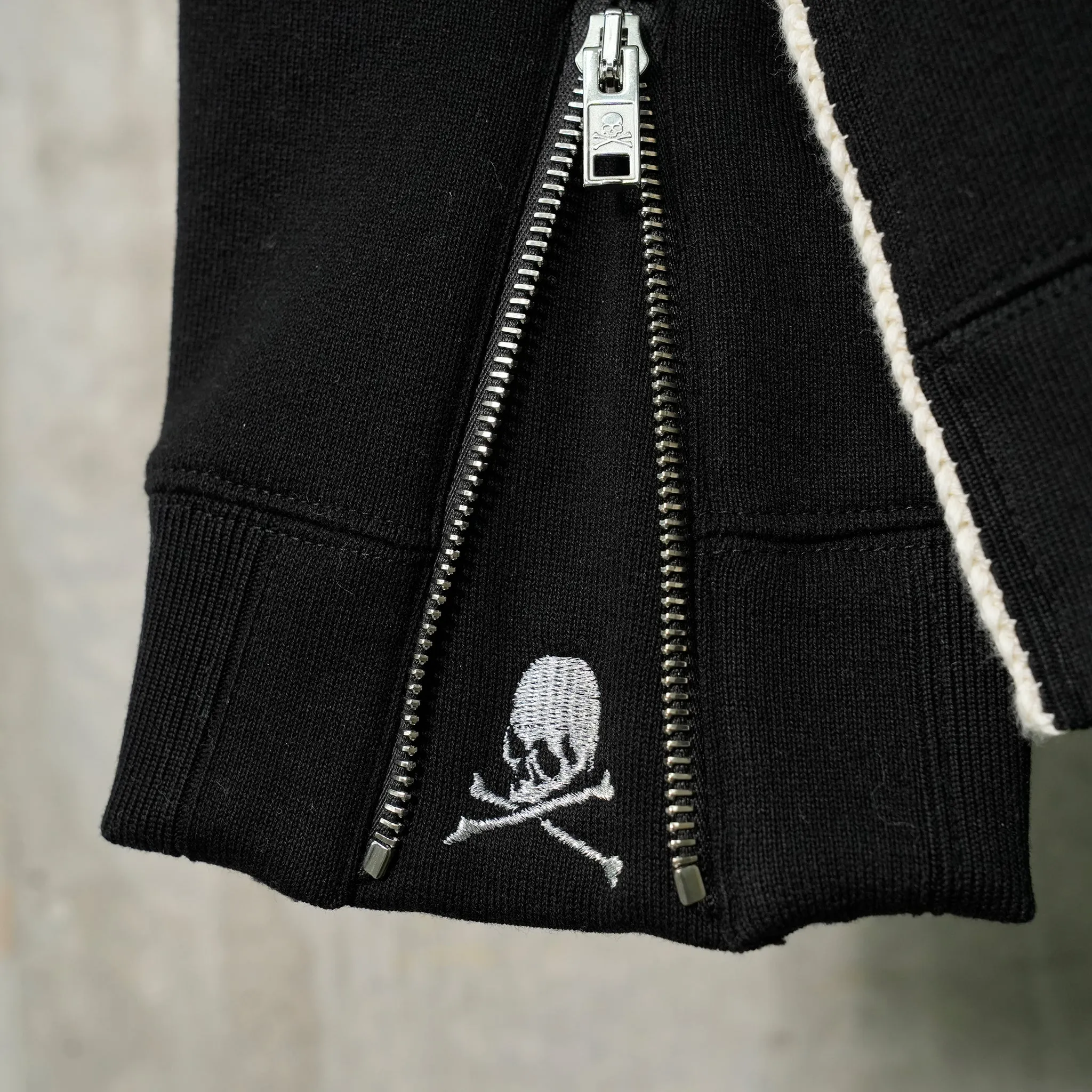 CROSS-STITCH ZIP-UP HOODIE (SW006) / 012:BLACK
