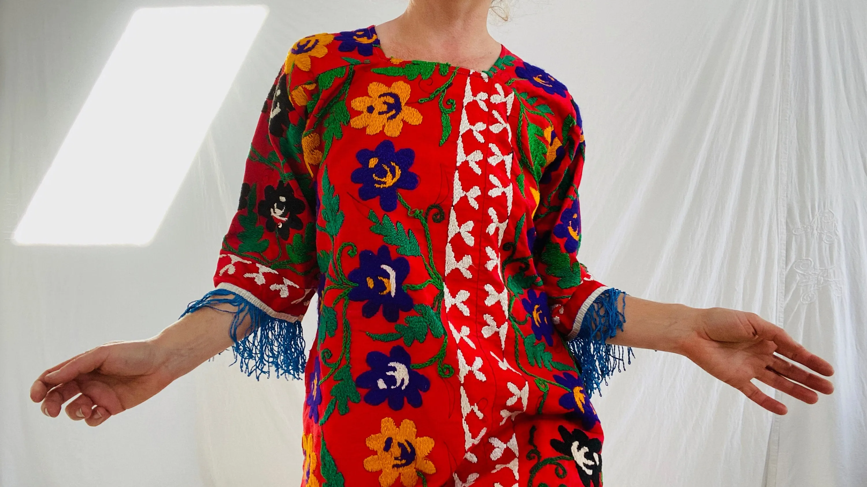 Vintage Uzbek Suzani Silk Embroidered Tunic. S/M.