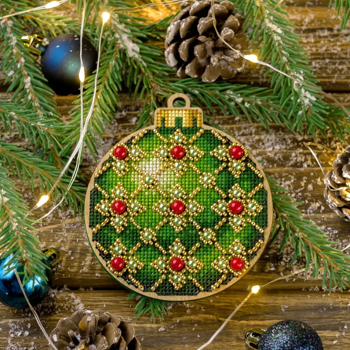 Wonderland ~ Green Christmas Ball Cross Stitch Ornament Kit FLW-007